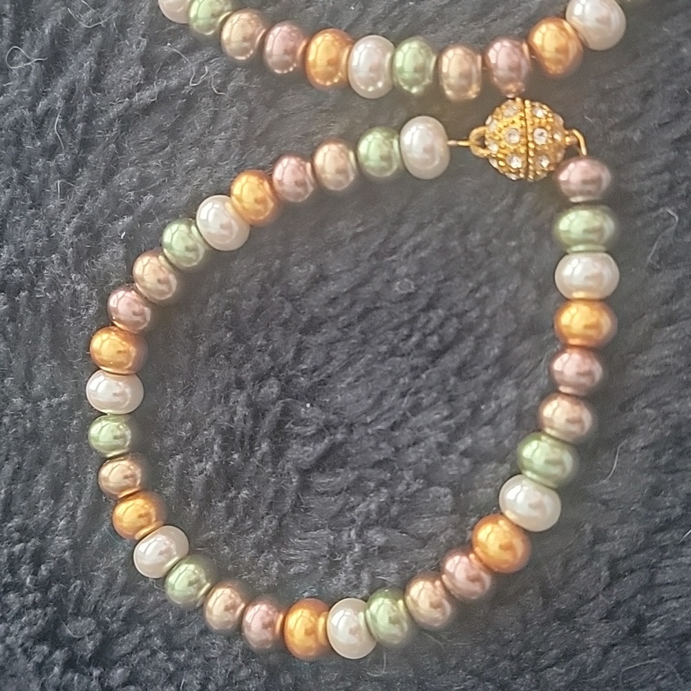Handmade bead bracelets with magnetic crystal closure (set of 2) - Picture 2 of 3